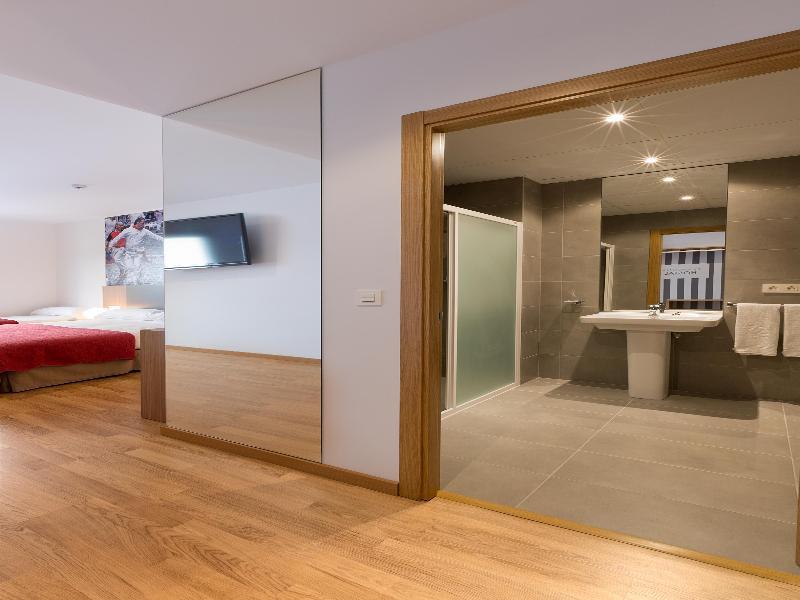 Iraipe Pamplona Hostal Auto Check-In Aizoáin Exterior foto
